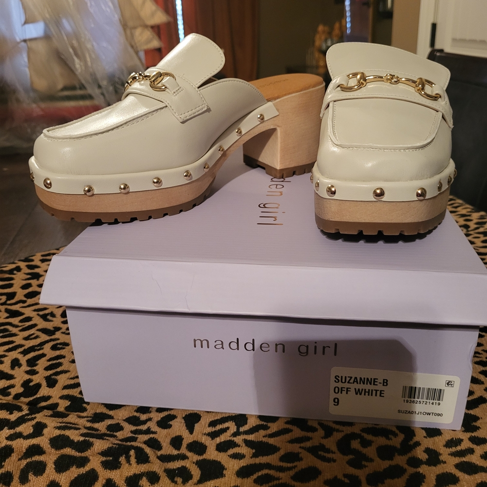 Madden Girl Cream Mules with Gold Details - Picture 2 of 4